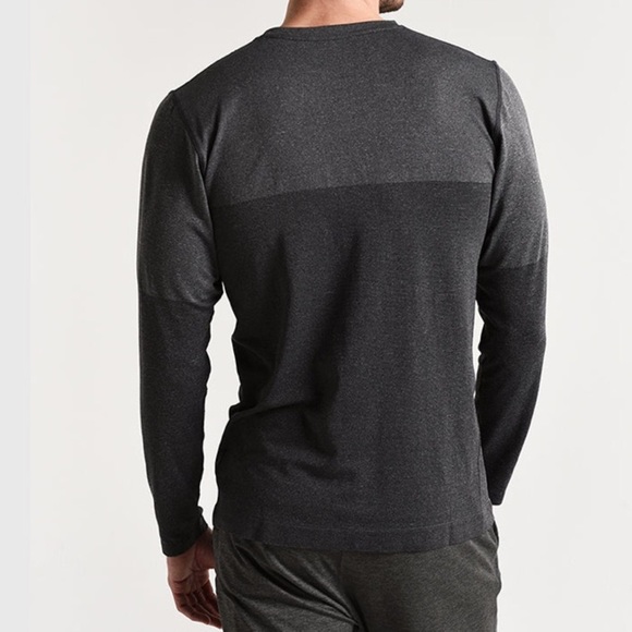 Vuori Seamless Men's Long Sleeve Current Tech Performance Tee - Picture 7 of 8